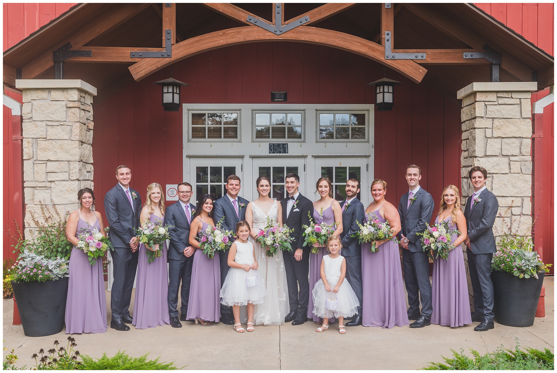 Wedding photography at The Lodge at Ironwoods in Leawood by Kansas City wedding photographers Wisdom-Watson Weddings.