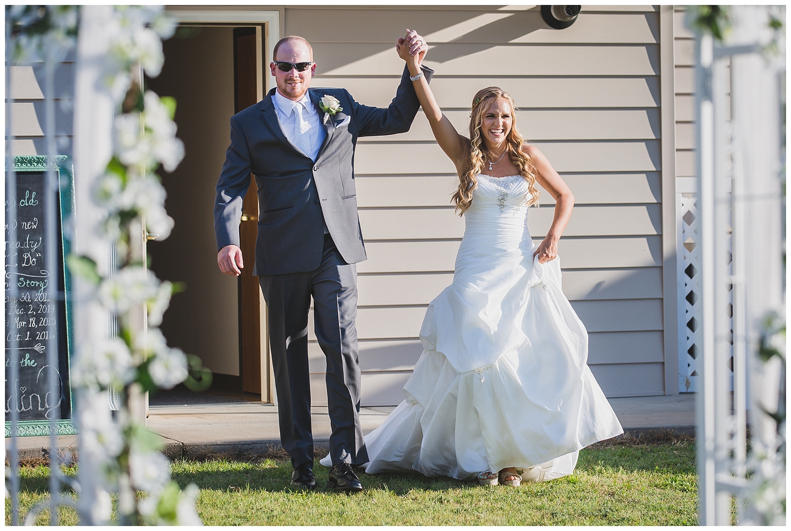 Wedding photography in Trousdale, Kansas, by Kansas City wedding photographers Wisdom-Watson Weddings.