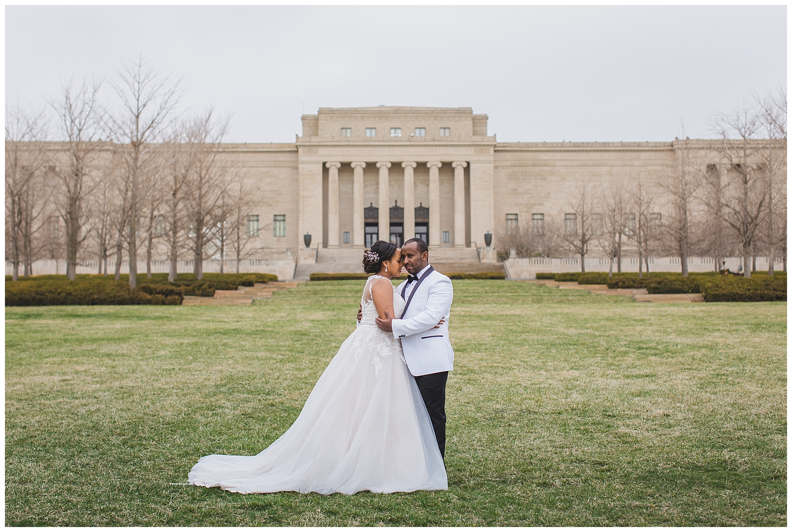 Bridal photography at the Nelson-Atkins Museum of Art by Kansas City wedding photographers Wisdom-Watson Weddings.