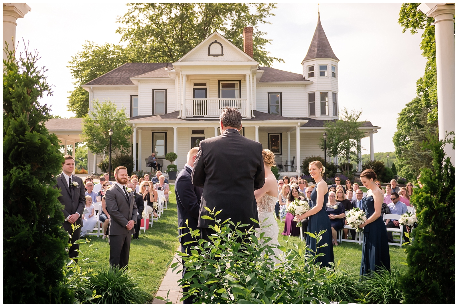 Wedding photography at Eighteen Ninety in Platte City, Missouri, by Kansas City wedding photographers Wisdom-Watson Weddings.