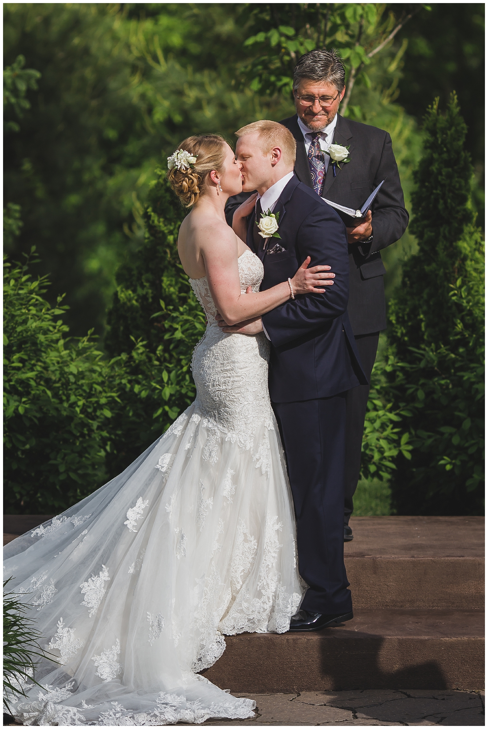 Wedding photography at Eighteen Ninety in Platte City, Missouri, by Kansas City wedding photographers Wisdom-Watson Weddings.