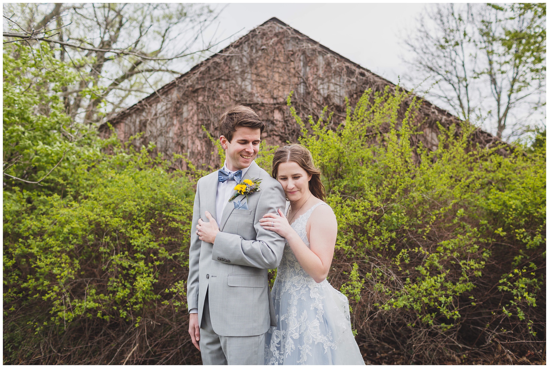 Wedding photography at The Legacy at Green Hills by Kansas City wedding photographers Wisdom-Watson Weddings.